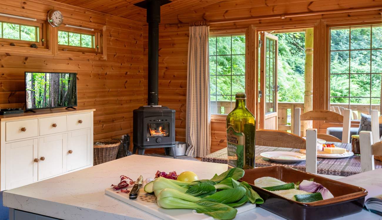 Take in your verdant surroundings as you prepare a delicious dinner. 