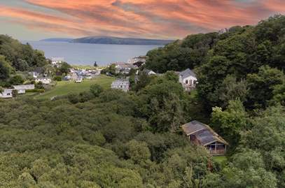 Y Berllan Hideaway in 3.5 miles W of Newport, Pembrokeshire