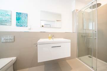 The en suite shower-room to the main bedroom on the first floor.