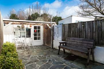 The patio-area with a seating-area is fabulous for those balmy summer evenings, if you wish to eat al fresco.