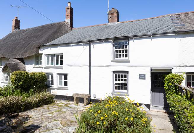 Enjoy a cup of tea and watch the world go by on their way to the beach. 