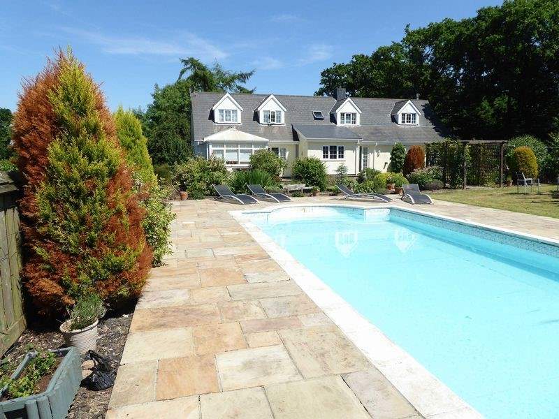 cottage with private swimming pool