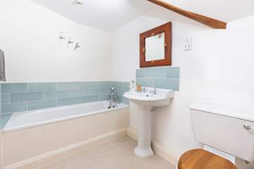 Ensuite to bedroom 3.