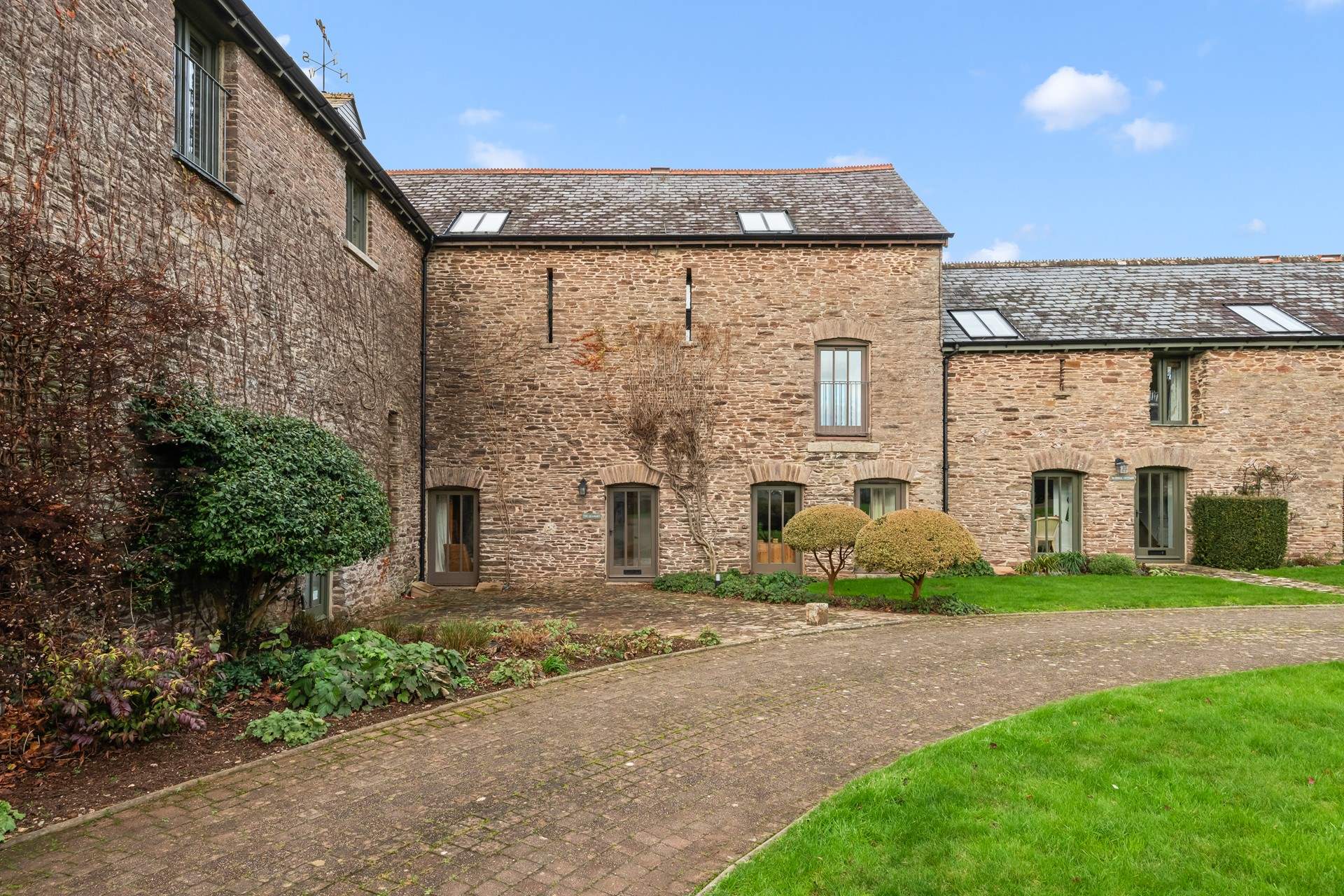 The Granary is a beautiful stone retreat, oozing oodles of charm and character.