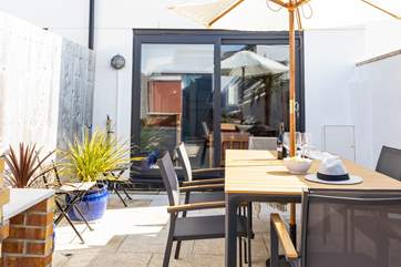 Slide open the glass doors and take in the delights of outdoors, the elegant sun terrace sits wonderfully with a custom-built barbecue area and furniture set up for you to enjoy your meals al fresco on warmer days and evenings.