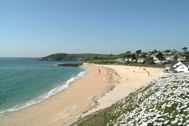 Gyllyngvase Beach is a 15 minute walk from the apartment, it is a Blue Flag beach with seasonal lifeguards, beach cafe, bar and paddle boarding all on offer. 
