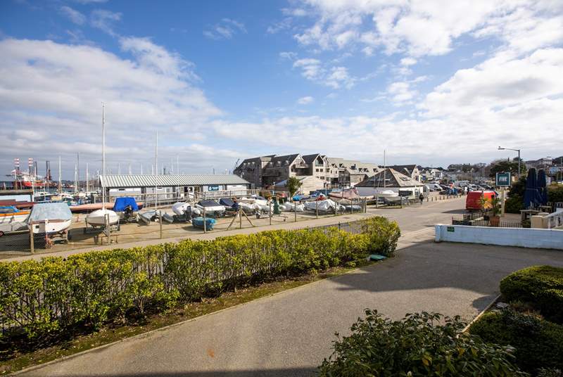 There is a handy drive so you are able to unload your luggage before parking at the back of the property. There is a public slipway opposite the property - contact Falmouth Haven for more information. 