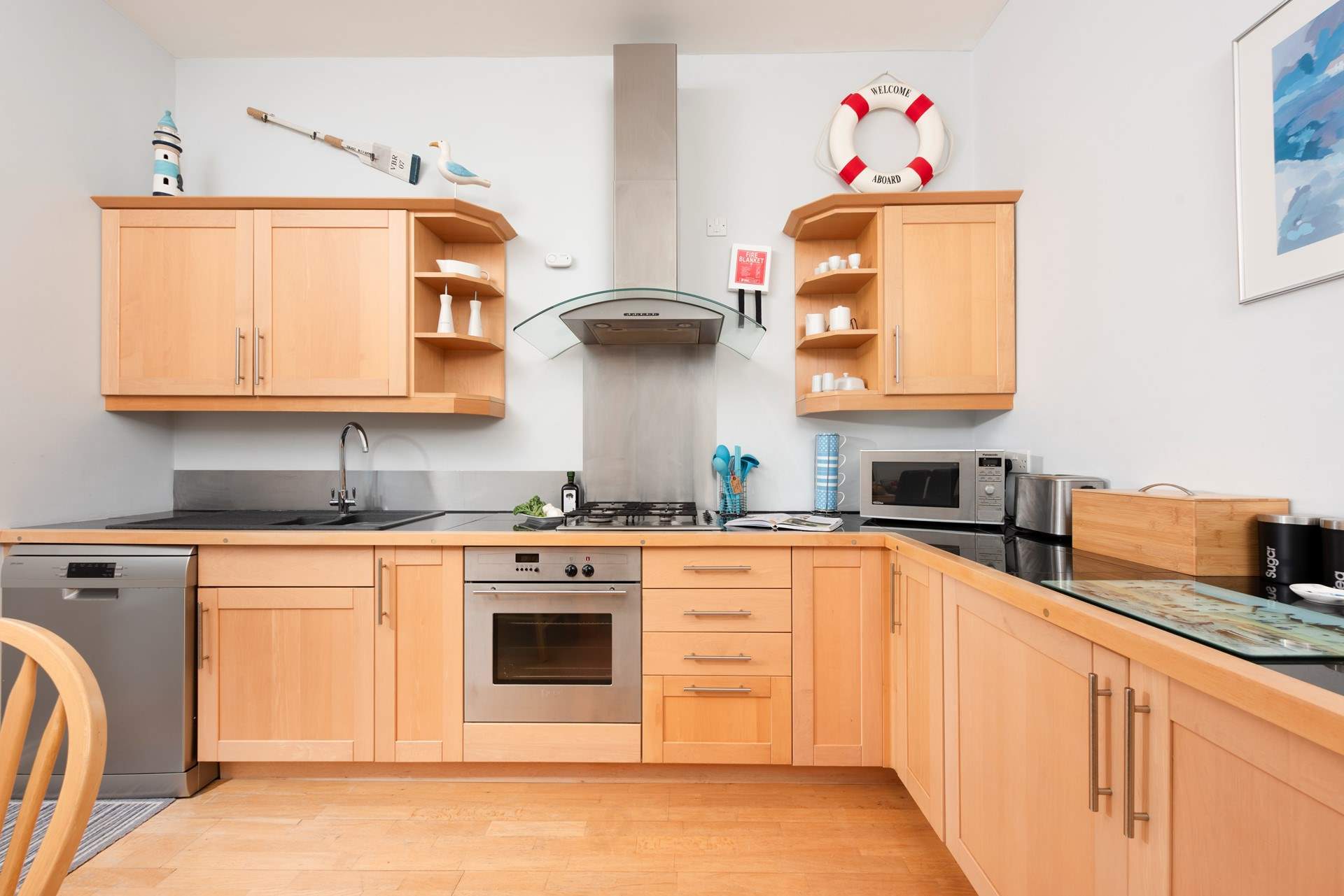 The well equipped kitchen for all your needs. 