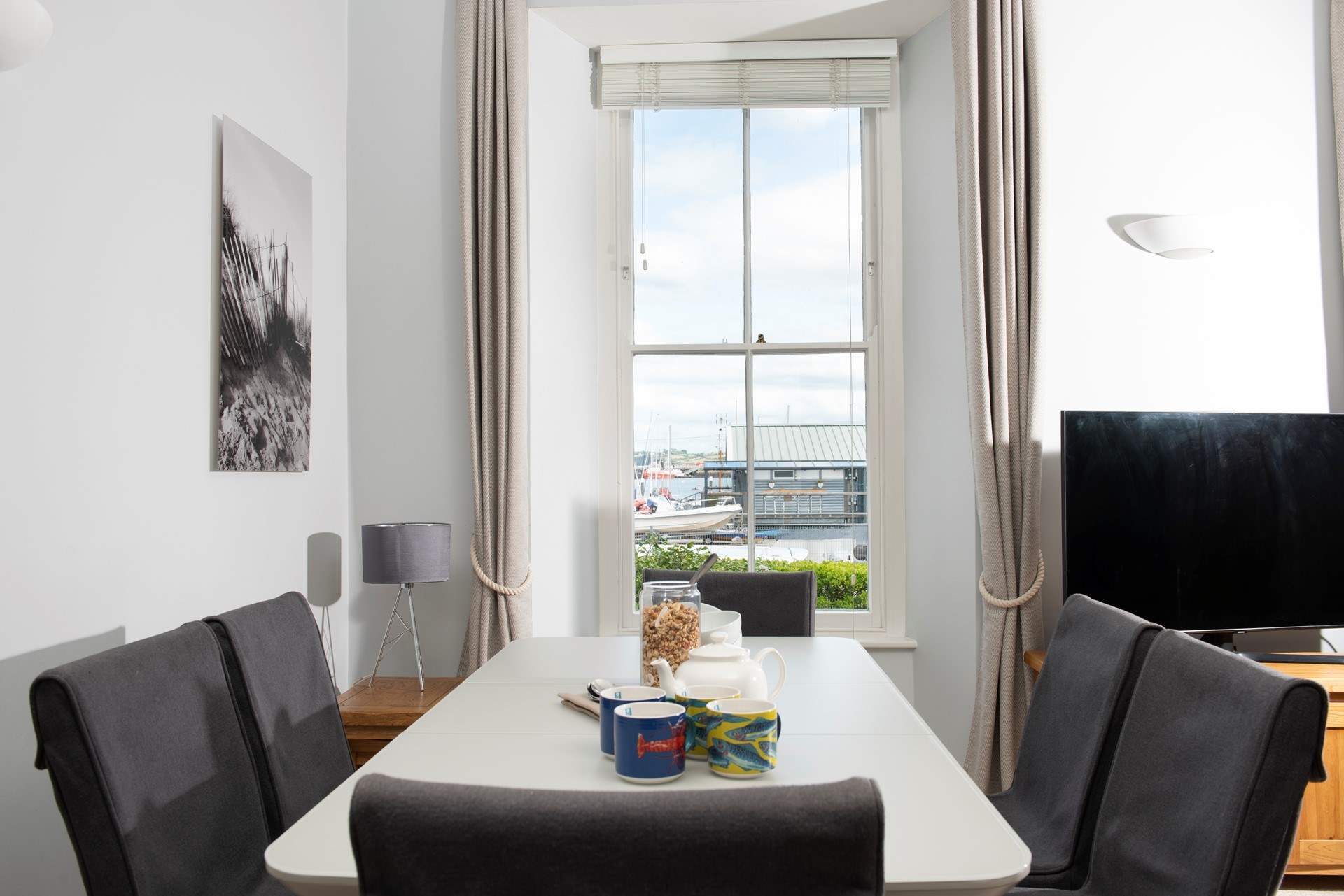 Sit at the dining table in the living space and watch the world pass by and gaze out to the harbour. 