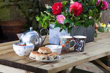 What more could you dream of. A delicious cream tea in the sun.