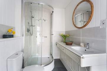 The en suite shower-room.