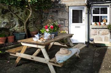 A rarity in Mousehole, there is a lovely outside space at the rear of the house for a spot of al fresco dining.