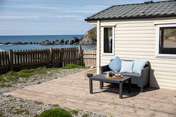 The 'Beach Hut' also has this delightful seating area. Perfect for that morning coffee, in peace!