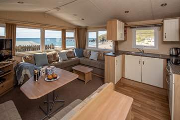 Living area in the beach hut. The perfect getaway for those wishing to escape the hustle and bustle of the main house, even if just for five peaceful minutes.