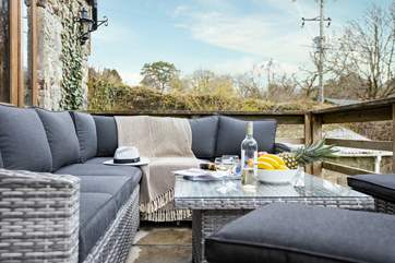 Al fresco dining is a must at Pitt Farm Cottage.