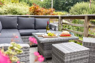 Al fresco dining is a must at Pitt Farm Cottage.