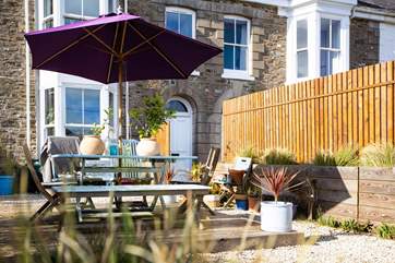 Enjoy lazy lunches on the decking.
