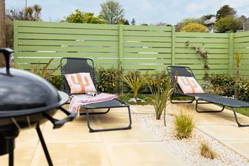 There are pretty sheltered spots to sunbathe or have a barbecue.