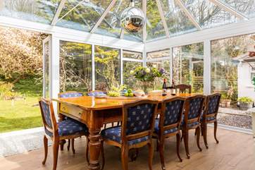 Enjoy a feast around the dining-table - there are fun lights for the evenings giving that party feeling.
