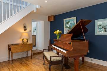 Have a tinkle on the baby grand piano in the entrance hall.