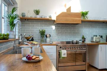 The large oven will delight the chefs in your party.