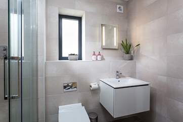 Downstairs next to the utility there is a walk-in shower (perfect for quick showers after a day on the beach), and a WC.