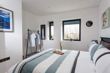 The very pretty double bedroom.