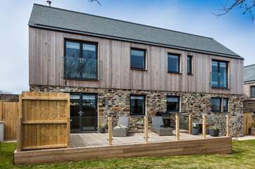 The simple gardens surround the rear of the house and offer plenty of space for cooking and dining outside (there’s a great barbecue for the outdoor chef).