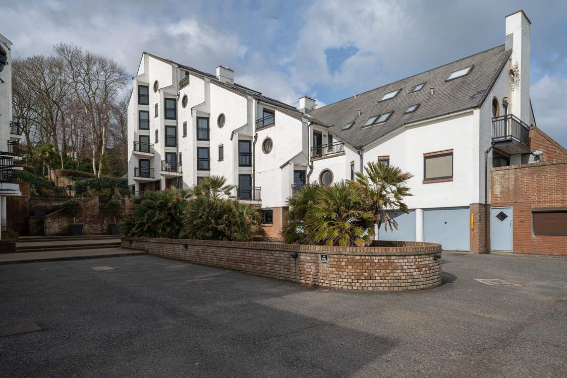 The apartments are located in an ideal location, within walking distance to Seaview village and the local beaches.