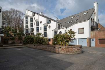 The apartments are located in an ideal location, within walking distance to Seaview village and the local beaches.