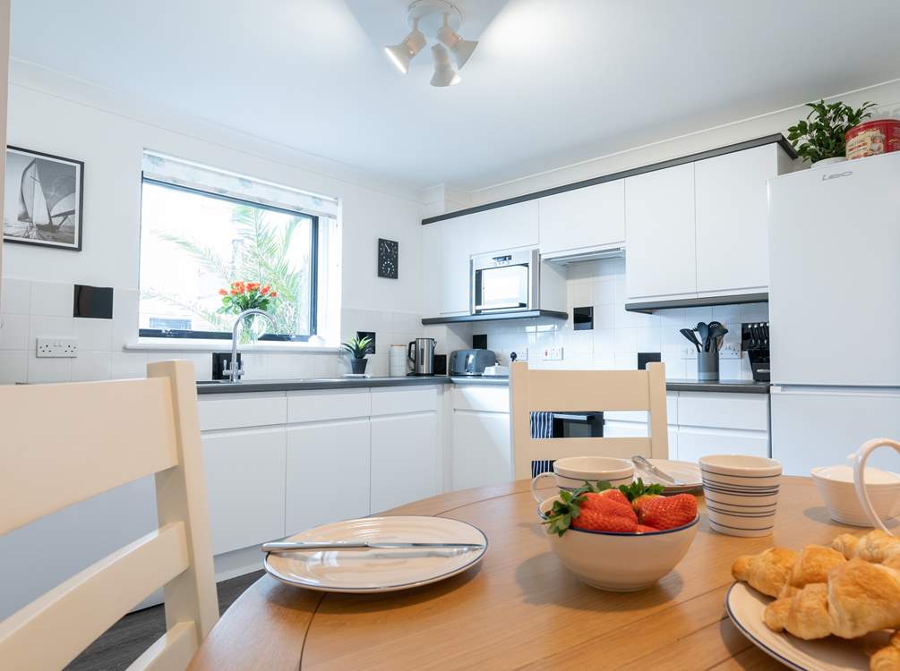 Gather around the dining-table for breakfast before heading out for a dip in the sea!