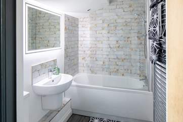 What a fabulous en suite.