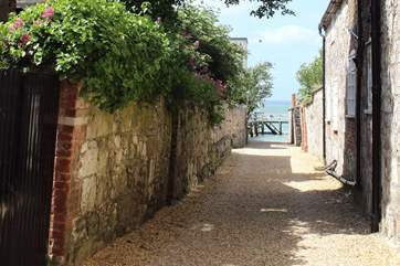 Pinings Yard is a hidden gem, situated approximately 50 yards from the sea.