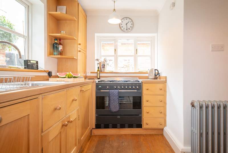 The kitchen is ideal to cook up your favourite dish!