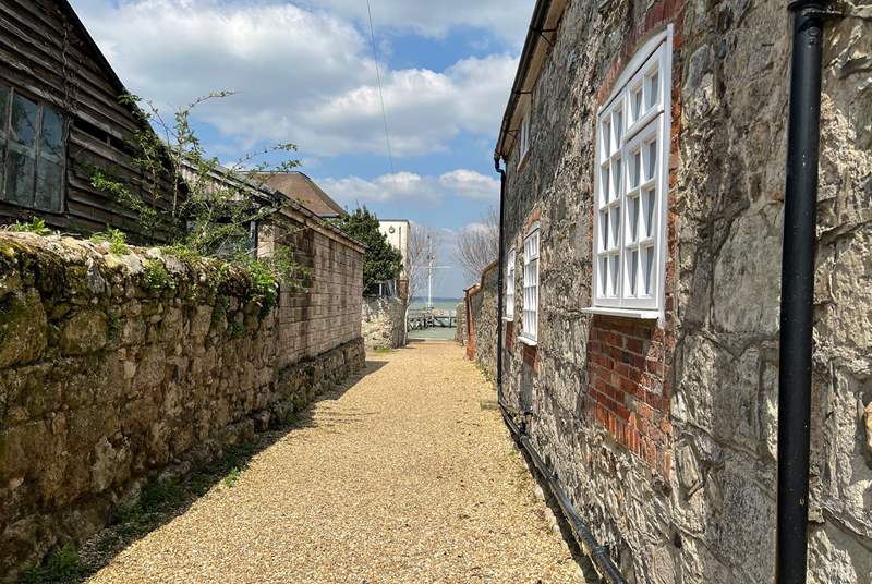 Pinings Yard is a hidden gem, situated approximately 50 yards from the sea.