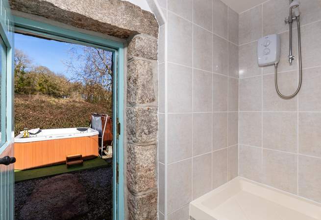 The shower-room leads directly out to the hot tub, you can jump straight in!