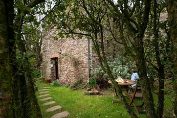 The Old Granary is nestled away in this super romantic setting.