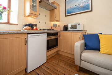 The compact yet fully equipped kitchen.