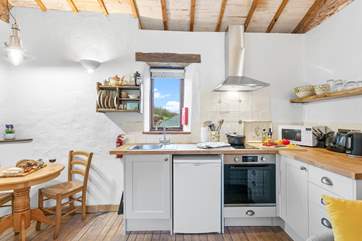 The compact yet fully equipped kitchen.