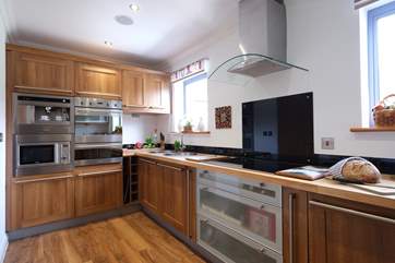 This kitchen would make any amateur or professional cook happy.
