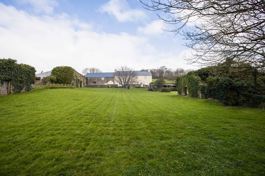 What a fabulous lawn. So much space! Great for a game of football, cricket, or rounders.