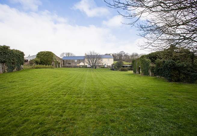 What a fabulous lawn. So much space! Great for a game of football, cricket, or rounders.