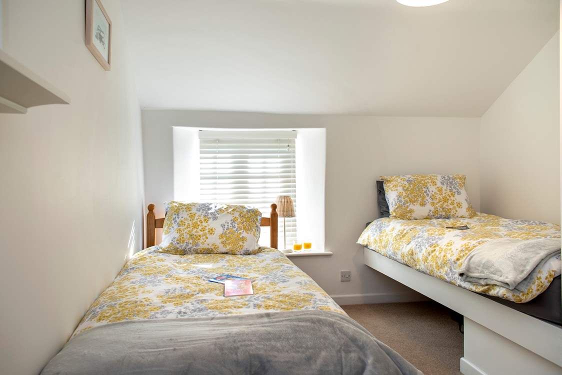 The pretty twin bedroom.