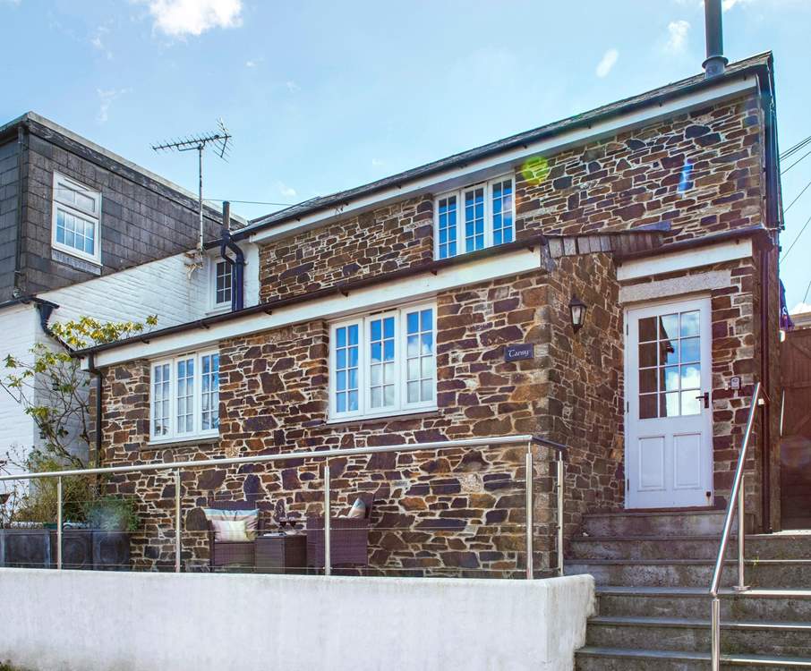The little terrace area at the front is a great spot to enjoy your favourite tipple at the end of day.