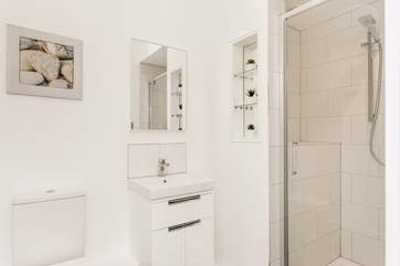 The en suite shower-room.