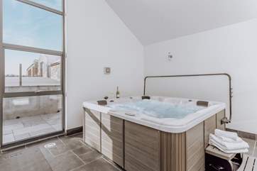 There’s a wonderful indoor gym complete with cross trainer, rowing machine and hot tub (the ideal spot for relaxing after a day of exploring).