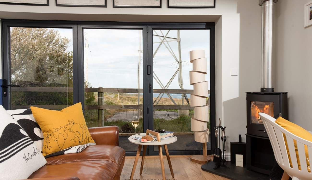 Styled to perfection - even the linen reflects the view.