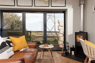 Styled to perfection - even the linen reflects the view.