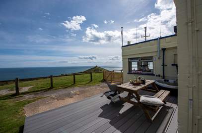 Rame Head Lookout in 2.8 miles SE of Whitsand Bay