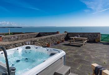 Spectacular views from the luxurious hot tub. 